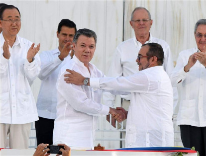 El presidente Juan Manuel Santos y 'Timochenko' han estado entre los favoritos de este año debido a sus intentos por poner fin al conflicto armado de más de 50 años entre Colombia y las Farc.