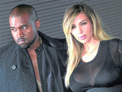 El rapero Kanye West y su esposa Kim Kardashian, han expresado su apoyo abiertamente a Clinton. De hecho, se tomaron una 'selfie' con la candidata presidencial. Fotografía (AFP)