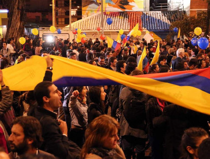En Bogotá hubo globos y banderas de Colombia.