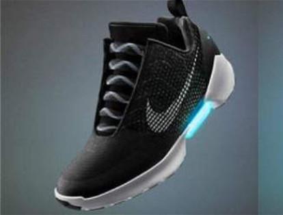 Nike confirmó en los últimos días que saldrán a la venta los zapatos autoajustables que se asemejan al modelo que usó Marty McFly. Estarán disponibles desde el primero de diciembre.