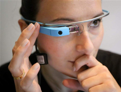 'Volver al futuro' vuelve a aparecer en la lista con las gafas interactivas. Google Glass fue el creador de este reto que hoy en día es un objeto que todas las personas pueden adquirir por internet.