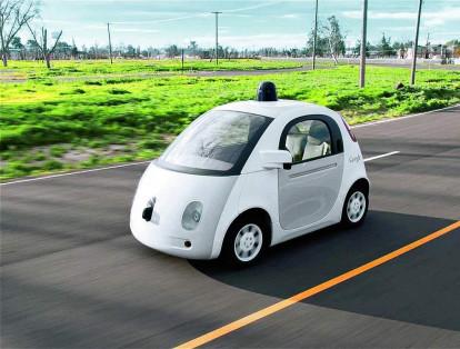 El carro que se conduce de manera automática es otra de las visiones de 'Volver al futuro'. Una vez más, Google es la compañía encargada de hacer esta idea una realidad.
