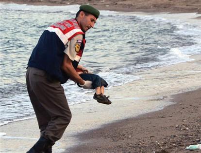En septiembre del 2015, la foto de Aylan Kurdi ahogado en una playa de Turquía, tras el naufragio de dos embarcaciones de refugiados sirios, generó conmoción en Europa.