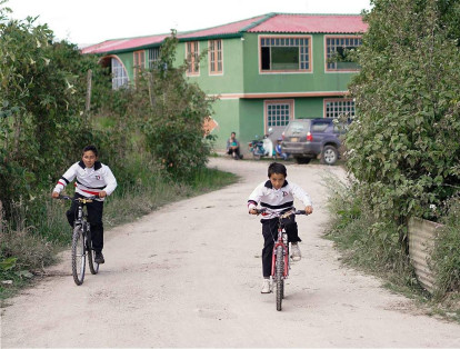 Como Carol, varios niños de la escuela Diego de Torres ya no tendrán que caminar por varios minutos. Las bicicletas les ayudarán.