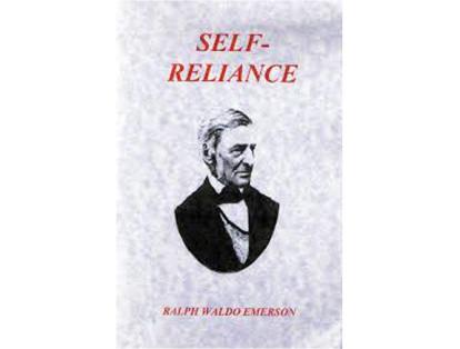 'Self-Reliance' de Ralph Waldo Emerson: en este libro se invita a no conformarse con poco, sino a crecer en todos los aspectos de la vida.