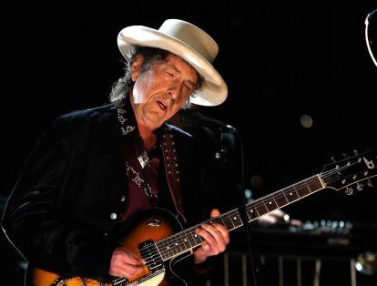 El músico Bob Dylan sorprendió luego de ser galardonado con el Nobel de Literatura 2016 por haber creado nuevas expresiones poéticas dentro de la tradición de la canción estadounidense.