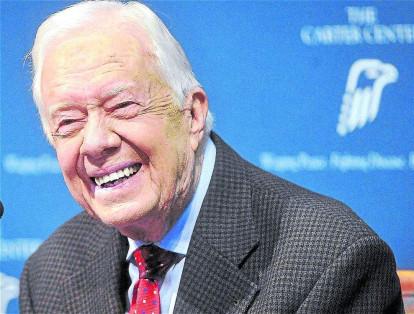 El expresidente de EE. UU., Jimmy Carter, ganó el Nobel de paz 2002 por sus esfuerzos para dirimir disputas internacionales. Sin embargo, se criticó que no se conoce los conflictos que solucionó.