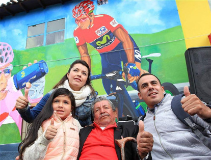 "Aquí los esperamos cuando Nairo gane el Tour de Francia, que será más temprano que tarde", dijo una vecina de la casa de los Quintana.