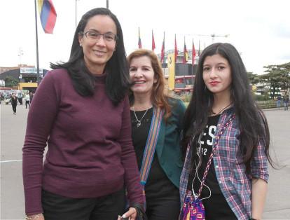 Alejandra Barcha, Briseida Torres y Paula Segura.