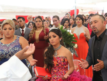 La fiesta de 15 años de una joven mexicana pasó de ser una celebración local a ser un fenómeno mediático. Su fiesta fue transmitida por Yotube y acaparó la atención de los medios.