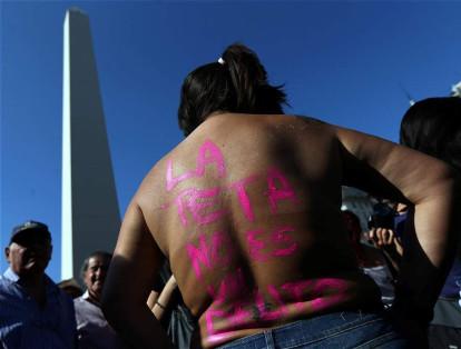 Este incidente abrió la polémica en Argentina sobre las libertades individuales, la discriminación femenina y la moral frente a la desnudez.