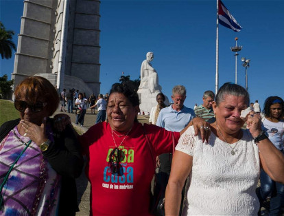 Los cubanos esperan poder rendir tributo a las cenizas del hombre que gobernó durante 48 años.