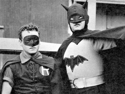 En 1949, el héroe aparece en otra serie junto a Robin. Robert Lewery dio vida a Batman, mientras que Johnny Duncan fue Robin, en una trama que los enfrenta contra El Mago.
