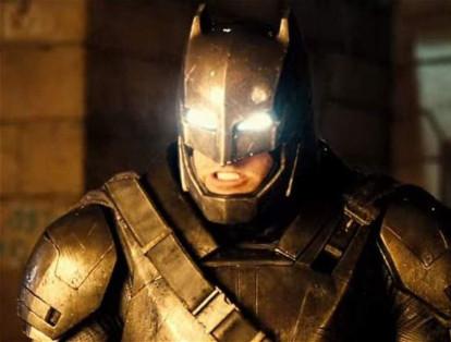 En Batman v Superman (2016), el persona interpretado por Ben Affleck utiliza un traje especial para derrotar a  Superman, que es compuesto por piezas metálicas de gran poder.