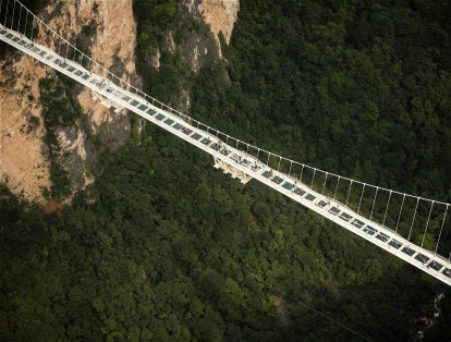 El puente está ubicado en el espectacular parque natural de Zhangjiajie.