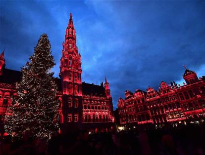 El espectáculo de luz y sonido en la plaza central de Bruselas Incluye unas 1.600 luces de LED con, un costo cercano a los de 3,4 millones de euros.