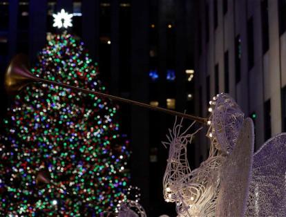 Árbol de navidad del Rockefeller Center durante la ceremonia 84 de su encendido.