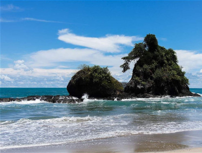 El parque Nacional Manuel Antonio, en Costa Rica, alberga algunas de las mejores playas de este país. En este también se puede apreciar la diversidad de la fauna.