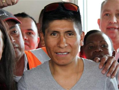 Según contó Nairo a los funcionarios de Avianca, solo le dieron permiso para viajar a Colombia este lunes en la noche y ahí tomó la decisión.