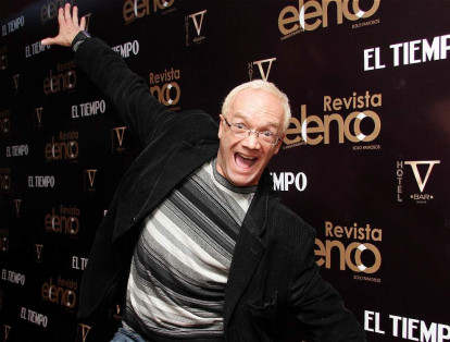 Carlos Giraldo. Fue presentador del programa 'Sweet, el dulce sabor del chisme' del Canal Uno por casi quince años. En el 2013 entró hacer parte del programa 'La Red' de Caracol TV.