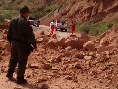 Las autoridades de Colombia, en el Huila, tambien reportan algunos derrumbes menores en la vía de ingreso al municipio.