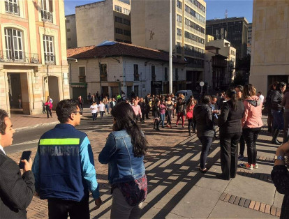 En las edificaciones del centro de Bogotá también se activó el protocolo de evacuación luego del sismo que se registró sobre las ocho de la mañana.