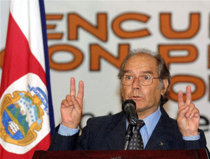 Por su defensa de los derechos humanos frente a las dictaduras militares en América Latina, el activista argentino Adolfo Pérez Esquivel recibió el Nobel de Paz en 1980.