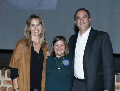 Alejandra Arenas,  Directora Ejecutiva de Best Buddies; Juana Gutiérrez y Nicolás Reyes.