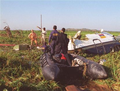 11 de enero de 1995: escombros del avión de Intercontinental de Aviación accidentando en el corregimiento de María la Baja, Bolívar. Fallecieron 51 personas y solo sobrevivió una niña de 9 años.
