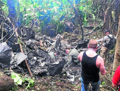 4 de agosto de 2015: escena del accidente aéreo donde cayó un Black Hawk de la Policía que se vino a tierra en el Urabá antioqueño. Murieron 16 de los 18 ocupantes del helicóptero.