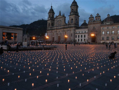 5 de julio del 2007. Los colombianos marchan en todo el país en una manifestación contra el secuestro para exigir la liberación de todos los cautivos y la entrega de los cadáveres de los diputados.
