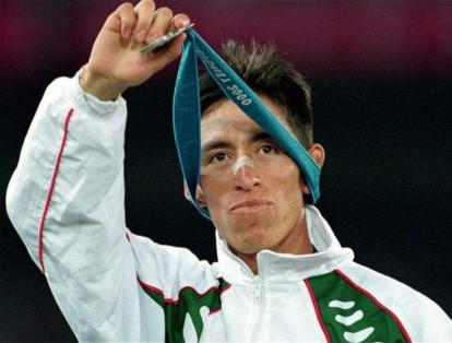 Noé Hernández se colgó para México la medalla de plata en caminata en Sidney 2000. En 2012, fue alcanzado por una bala perdida tras un tiroteo. Perdió un ojo y luego de unos días falleció de infarto.