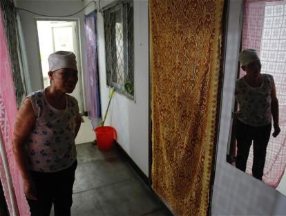Su esposa fue diagnosticada con cáncer cervical y su familia le aconsejó que dejaran el lugar donde vivían, en Mongolia, para que ella recibiera tratamiento.
