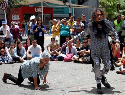 El payaso manizaleño Golo Volador es el único acto individual de su género en el festival.