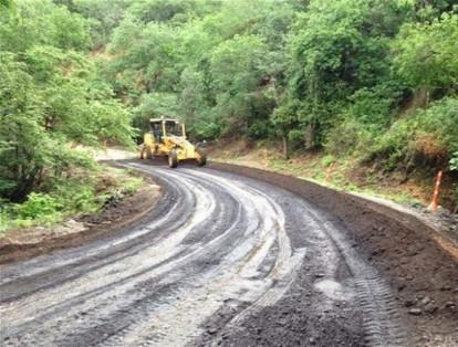 Los trabajos de nivelación y repavimentación del terreno ya están andando en la concesión Girardot-Honda-Puerto Salgar.