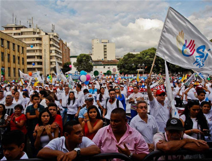En Bucaramanga, más de 3.000 personas acompañaron la firma de la paz en la plaza Luis Carlos Galán.