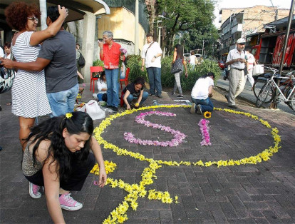 Las calles de Medellín fueron adornadas por mensajes alusivos al 'sí' en el plebiscito.