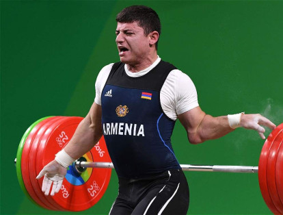 El pesista armenio Andranik Karapetyan sufrió una terrible lesión cuando intentaba levantar más de 195 kilos en la prueba de halterofilia categoría 77 kilos.