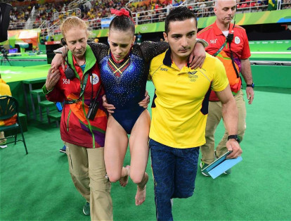 La gimnasta colombiana Catalina Escobar sufrió una lesión durante una rutina en la ronda clasificatoria de gimnasia artística.