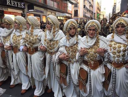 Los Moros y Cristianos, las Hogueras de San Juan o la Semana Santa son algunas de las celebraciones de las fiestas de Costa Blanca.