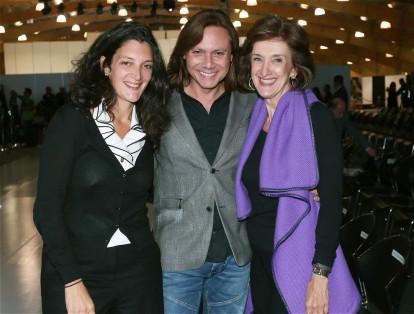 Ana Zappa, Tony Márquez y la embajadora de Brasil María Elisa Berenguer.