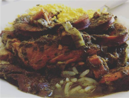 Maniçoba: plato de origen indígena. Sus ingredientes principales son la maníva (masa hecha con las hojas cocidas de la mandioca), carne de cerdo y de ternera y queso.