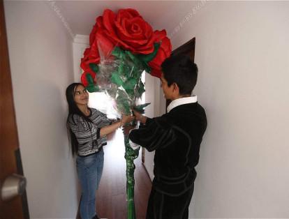 'Flores Gigantes', del empresario Mauricio Lozano, hace entregas a domicilio de este producto en Bogotá.