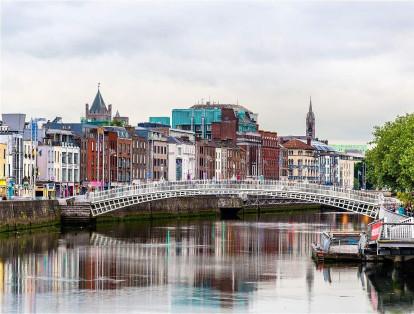 Aunque Irlanda es una economía pequeña, moderna y dependiente al comercio, su PIB (US$51.300) creció en promedio 6% desde 1995 hasta 2007.