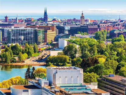 Finlandia tiene una economía de libre mercado altamente industrializada. Sus exportaciones representan más de un tercio del PIB.