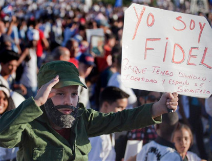 A la celebración asistieron cientos de miles de cubanos que se agolparon en las calles para mostrar su afecto al Gobierno, por encima de las continuas críticas que recibe.