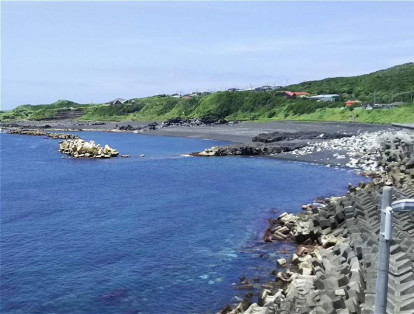Debido a que vivir en la isla volcánica de Miyakejima, en Japón, representa un riesgo para la salud de sus habitantes, las autoridades les pagan mensualmente.