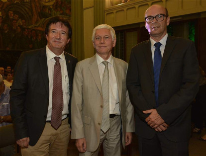 Alain Villechalane, Jean Marc Laforét embajador de Francia   y José Delcroix cónsul de Francia en Medellín