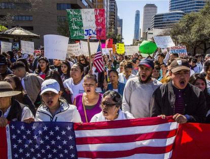 Latinos de todas las edades salieron a marchar en este 'Día sin inmigrantes'.
