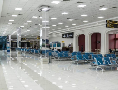 El aeropuerto de Tashkent (Uzbekistán) recibe continuas quejas por la cantidad de controles de seguridad que incomoda a los pasajeros y es considerado el peor aeropuerto de Asia.